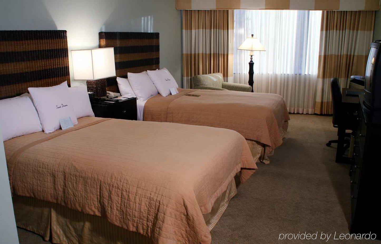 Doubletree By Hilton Hotel Denver - Aurora Room photo