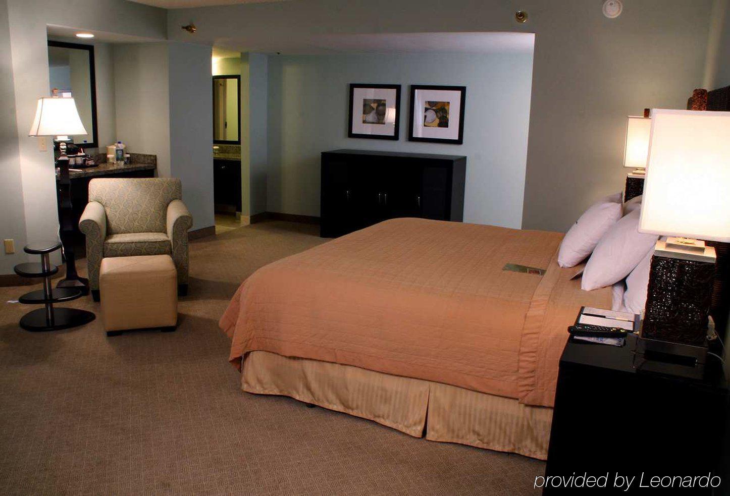 Doubletree By Hilton Hotel Denver - Aurora Room photo